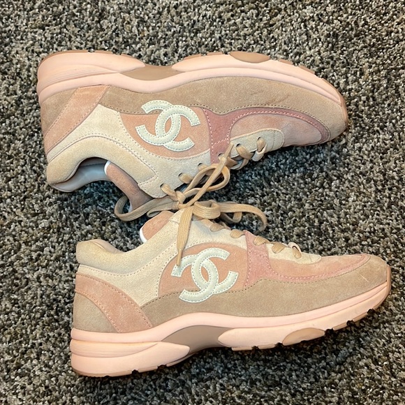 Chanel PINK & Tan 2019 Interlocking CC Logo Sneakers Size 39 - Picture 3 of 7